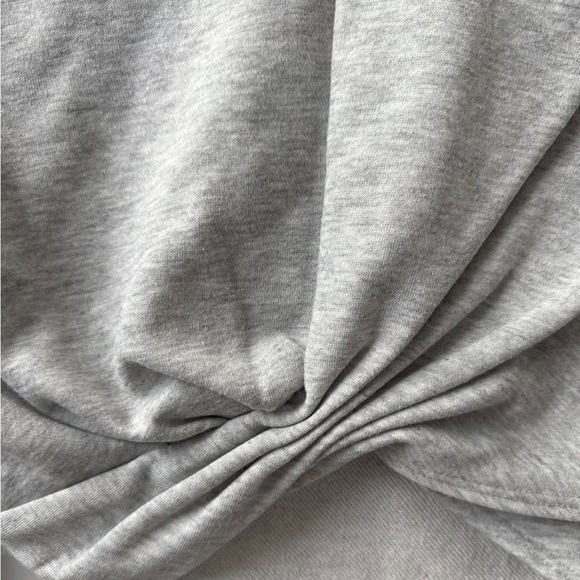 Superdown Gray Twist Front Cropped Sweatshirt - Picture 3 of 4